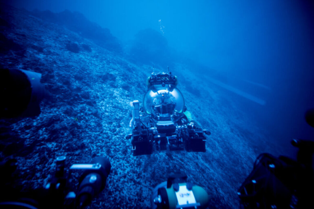 A submersible gathers rocks from a transform fault, where tectonic plates move past each other, about 500 km off the coast of Brazil. 
