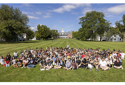 Image of students on Commons lawn